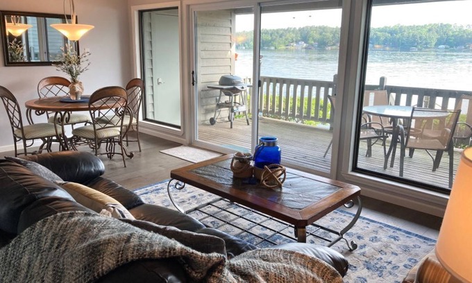 Hot Springs Condo | A Lakefront Paradise! On Beautiful Lake Hamilton - Minutes to Oaklawn!