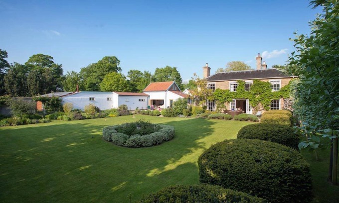 Great Hockham Cottage | A large group retreat that sleeps 15 guests in 8 bedrooms