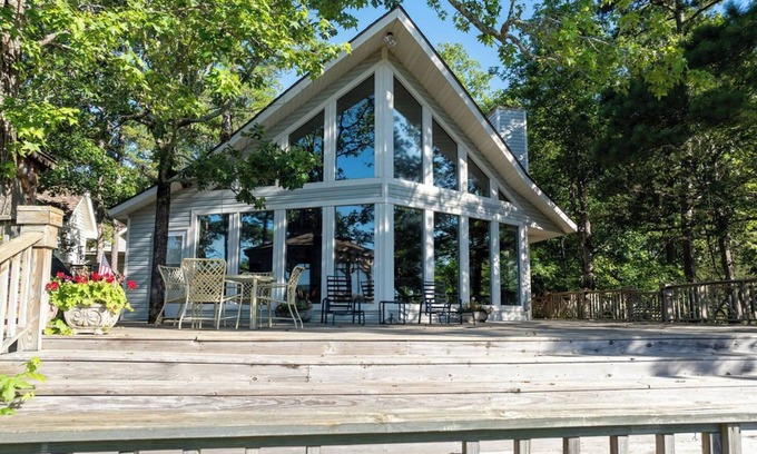 Clinton House | A Little Piece of Heaven on Greers Ferry Lake, 8 bedroom lakefront home