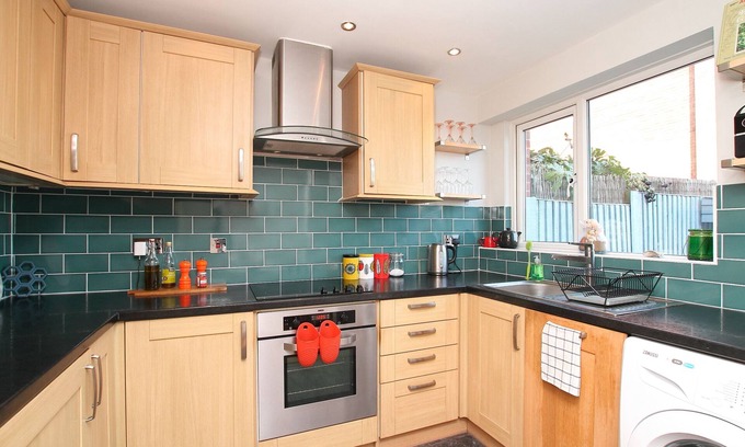 Margate House | A lovely modern family/pet friendly house right on the beach