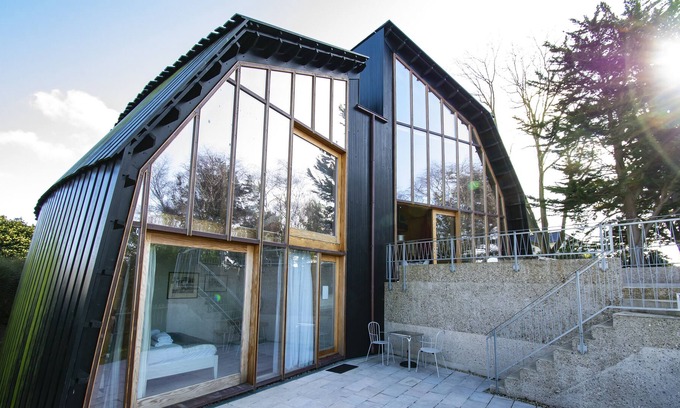 Hamworthy House | A magnificent beachfront property in stunning Poole Harbour