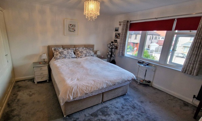 Bare Apartment | A Modern 2 Bedroom Apartment in the Quiet Leafy Grove, Close to the sea Front