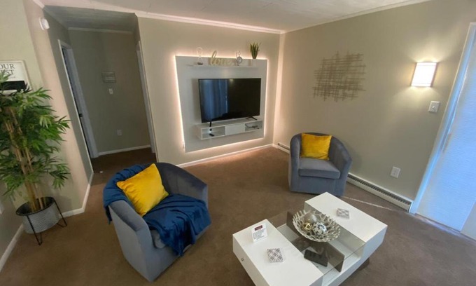 Bausman Apartment | A Modern Apt close to downtown