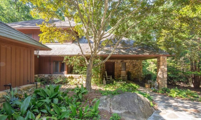 Chapel Hill House | A natural oasis and architectural wonder in Chapel Hill