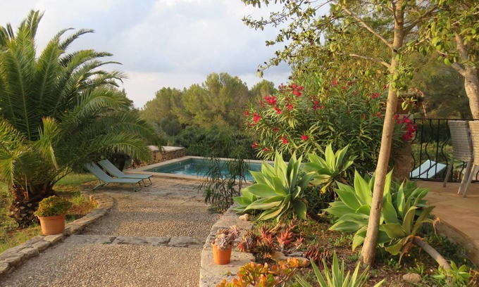 Arta Cottage | A peacefull country villa with beautiful views over the sea and mountains.
