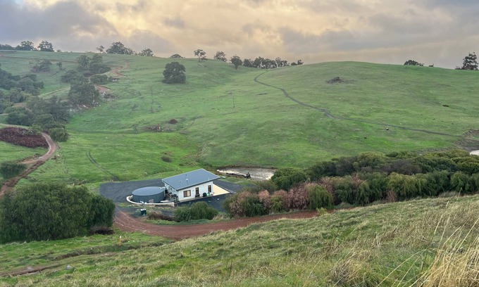 Ferguson Cottage | A peaceful Ferguson valley getaway close to MTB trails, wineries, and breweries