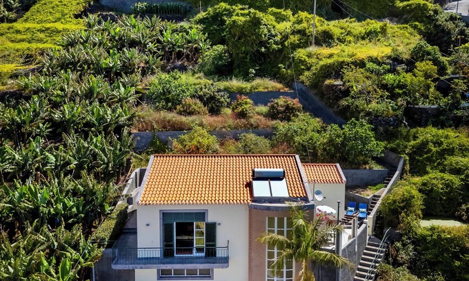 Tabua House | A peaceful, relaxing place with privileged view of the sea.