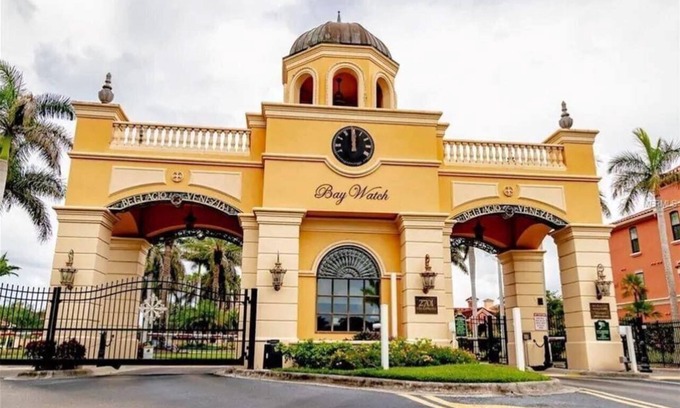 Clearwater Condo | A Perfect Condo Retreat at Baywatch