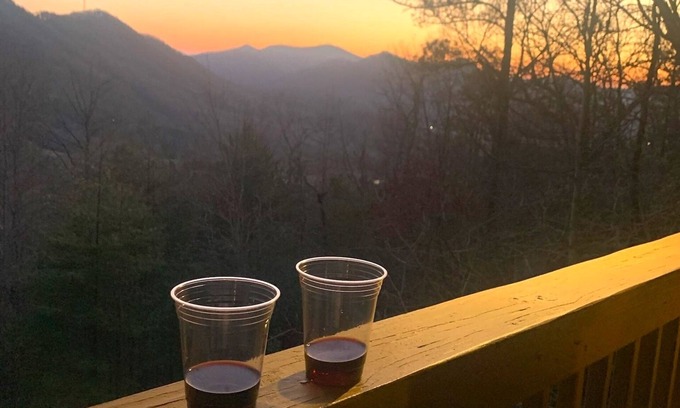 Rabun Gap Cabin | A Perfect View! Dog Friendly Cabin at The Top of The Mountain!