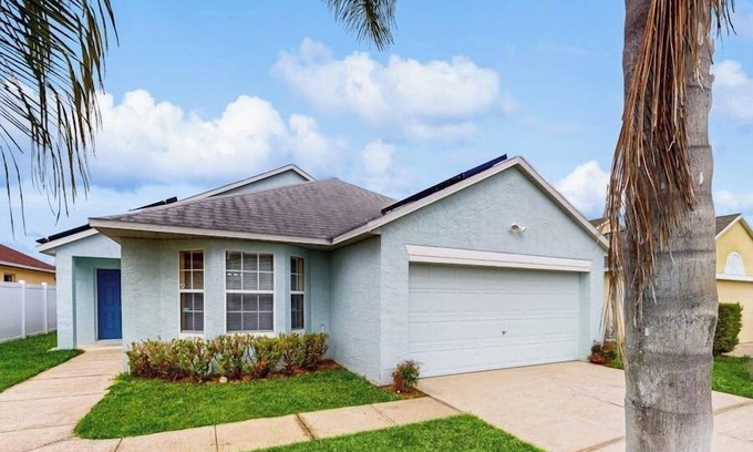 Regal Palms House | A picture-perfect vacation awaits you with plenty of space for everyone to enjoy