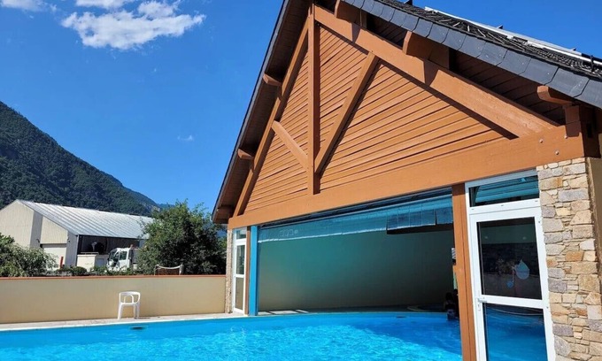 Bagneres-de-Luchon Apartment | A Ppartement d ete et d Hiver Randonnée ski Raquette Planeur Thermes