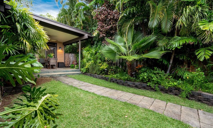 Kahala Apartment | A Quiet Honolulu LUX STUDIO near Diamond Head & Waikiki w/private yard space