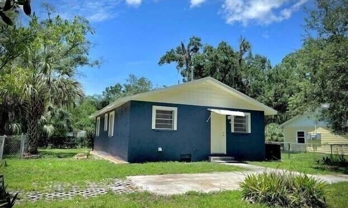 Sulphur Springs House | A quiet two-bedroom home in the heart of Tampa.