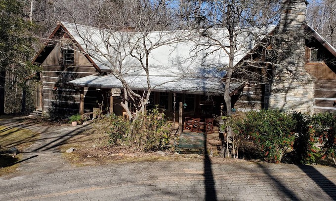 Mill Spring Cabin | A rare gem with pioneer spirit, modern amenities, river, creeks, acres of woods