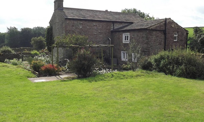 Worton Cottage | A real ’Escape to the Country’ in truly welcoming surroundings.