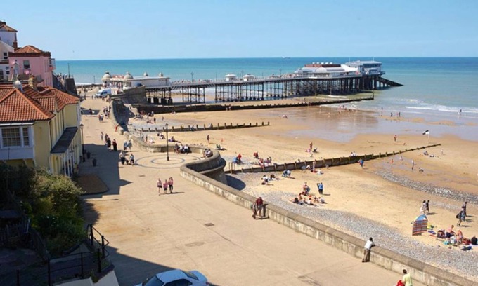 Erpingham Ski Chalet | A romantic retreat near the North Norfolk coast, perfect for couples.