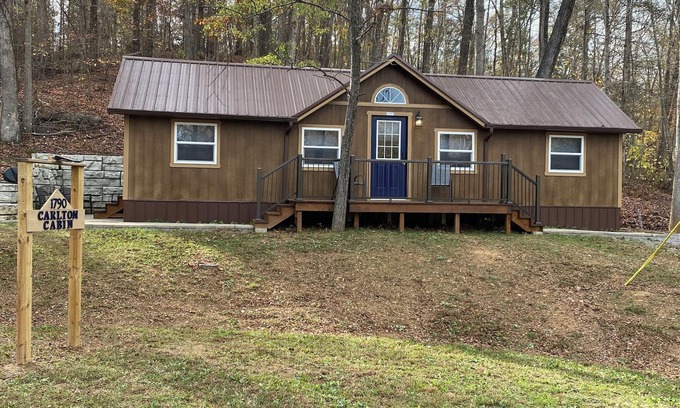 Goreville Cabin | A secluded 1-bedroom cabin in the Shawnee National Forest at the Lake of Egypt.