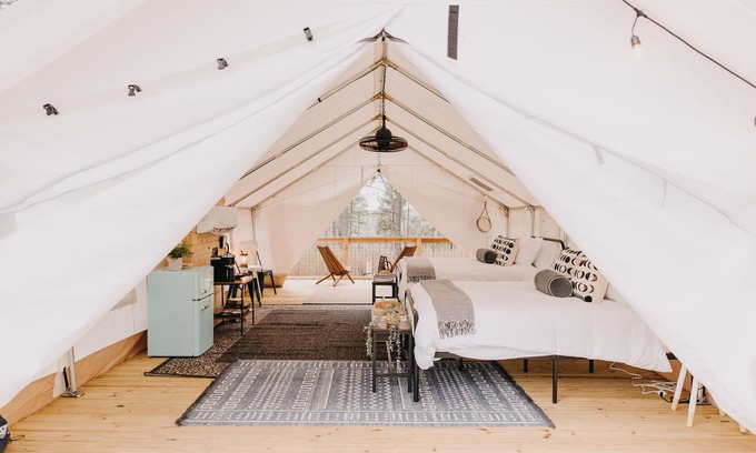 Silver Creek RV Rental | A secluded haven on 5,000 acres in NW Georgia, just 45 minutes from Atlanta and Chattanooga, and a quick 10-minute drive to downtown Rome. Explore private trails along the Etowah river, bask in wildlife, and gaze at mesmerizing stars. Your perfect es