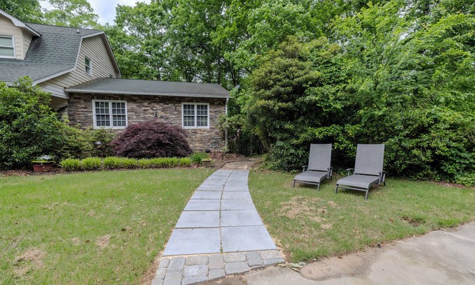 Greer Apartment | A Serene Retreat with Modern Comforts