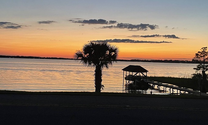Clermont Condo | A short stroll to Clermont & a quick bike/drive to Lake Minneola trails & beach.