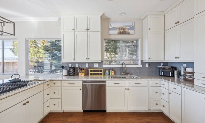 Sparks House | A Slice of Heaven: Scenic Getaway with Hot Tub