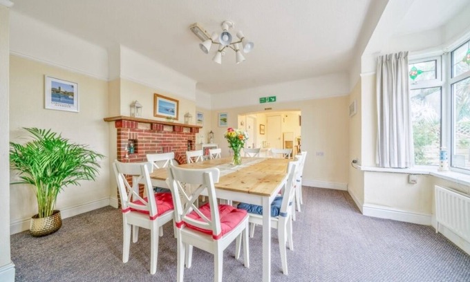 New Forest District House | A spacious, luxury holiday home on the edge of the New Forest and the beach.