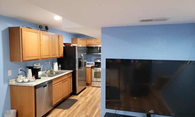 Aurora House | A Spasious staying large basement in a great residential location.