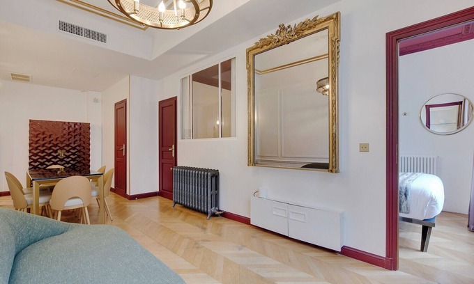 Champs-Elysees Apartment | A Sweet 2-BR nest in the Champs-Elysées