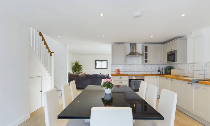 Ashford House | A tranquil farm stay in the Weald of Kent, 50mins from central London via PT.