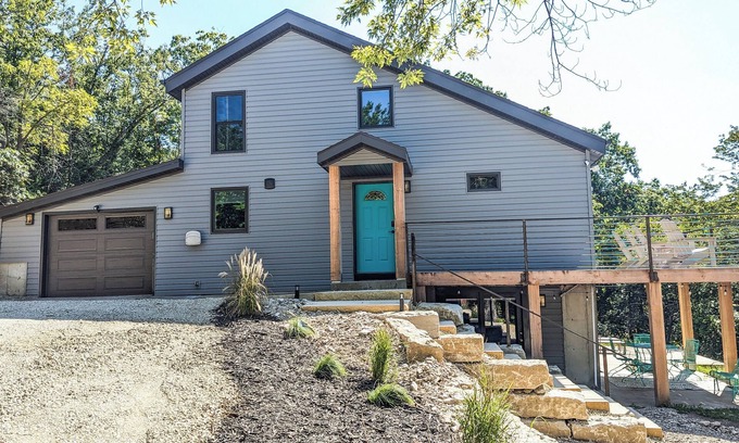 Manhattan House | A Tranquil hideaway near Tuttle Creek Laken