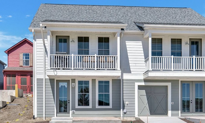 Ottawa House | A View to a Chill 3bed 2.5 bath