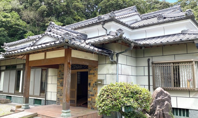 Kanoya House | A whole old minka house in a natural setting with an open-air bath