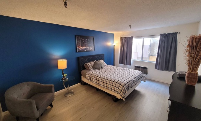 Beverly Hills Hotel | (A13) Cozy 1 Bedroom Studio with Private Bath