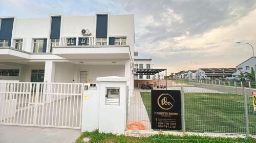 Tebrau House | A27 Royal Dato Onn 2 Party House Corner Lot 15Pax