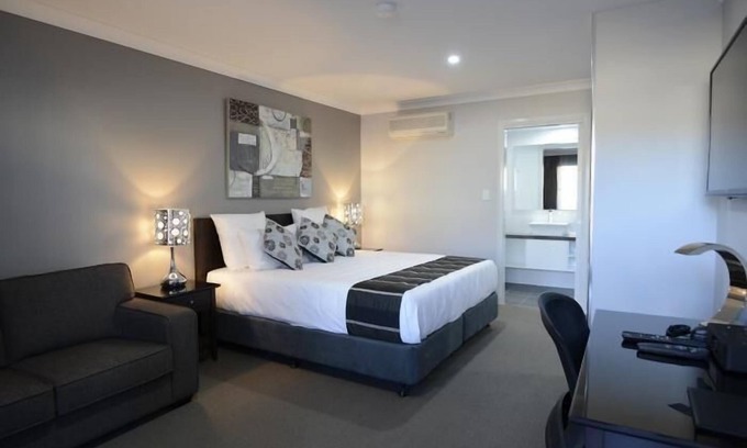 Parkes Hotel | Aastro Dish Motor Inn