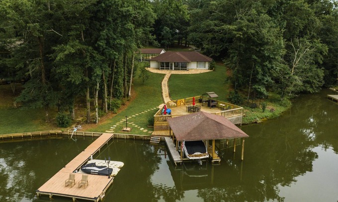 Jacksons' Gap House | Abigail's Lake Haven by Big Fish Real Estate Group at Lake Martin