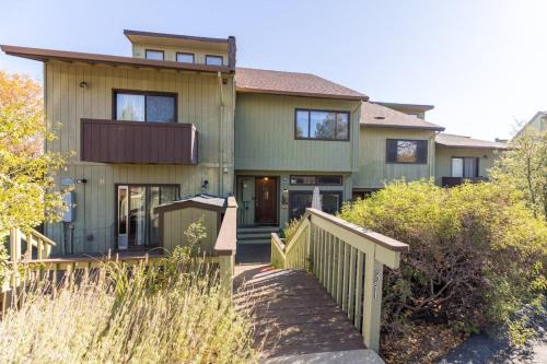 Groveland House | Above the Green