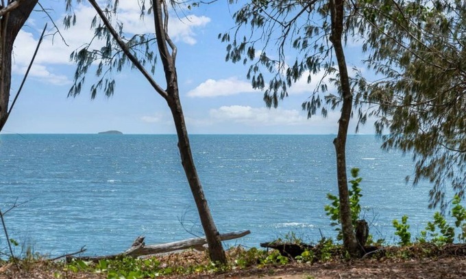 Bushland Beach House | Absolute beach front pool 5 bedrooms 2 living area outdoor entertainment area