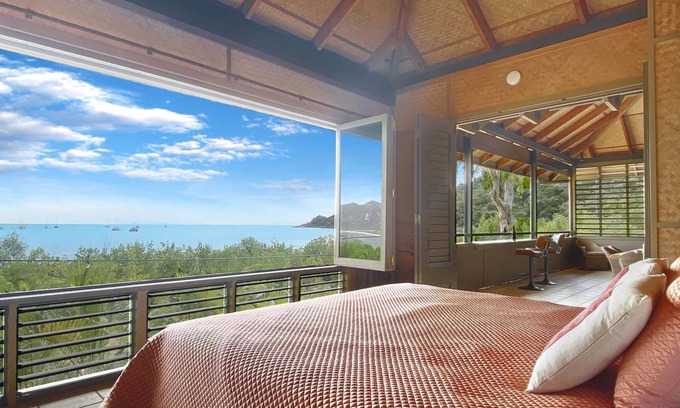 Horseshoe Bay House | Absolute Beachfront Master