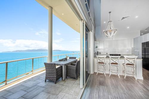 Townsville Apartment | Absolute Luxury on the Marina Oceanfront Modern Penthouse with Panoramic Views