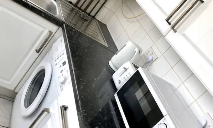 Rochford Apartment | Ac Lounge 115 1-bed Apartment in Rochford