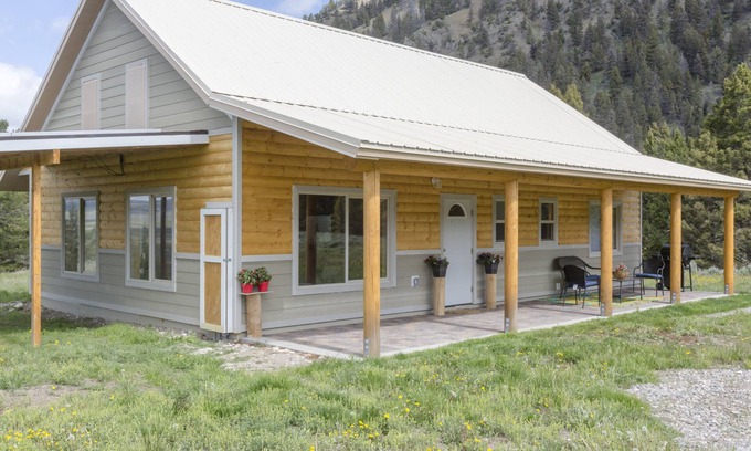 Cameron House | Access to the Slide of the Madison River near Yellowstone