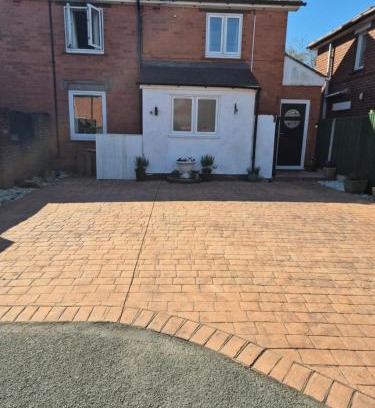 Wrexham House | ACCOMADATION WREXHAM