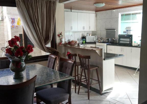 Weissopolis House | Aconchego