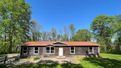 Logan House | Acorn Acres Cabins Whitetail Run Cottage