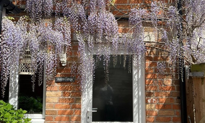 Quorndon House | Acorn Cottage in the heart of Quorn