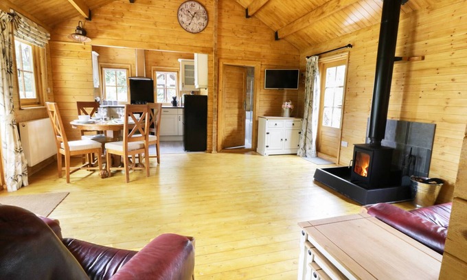 Saxmundham Cottage | Acorn Lodge