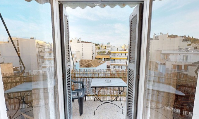 Koukaki Apartment | Acropolis view vintage style apartment