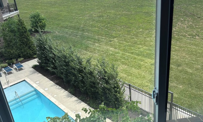 Lenexa Apartment | Across the street from Lenexa City Market! 1BR Apartment with amenity’s