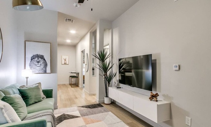 Midtown Apartment | ADA Luxury 1Bed New Apartment